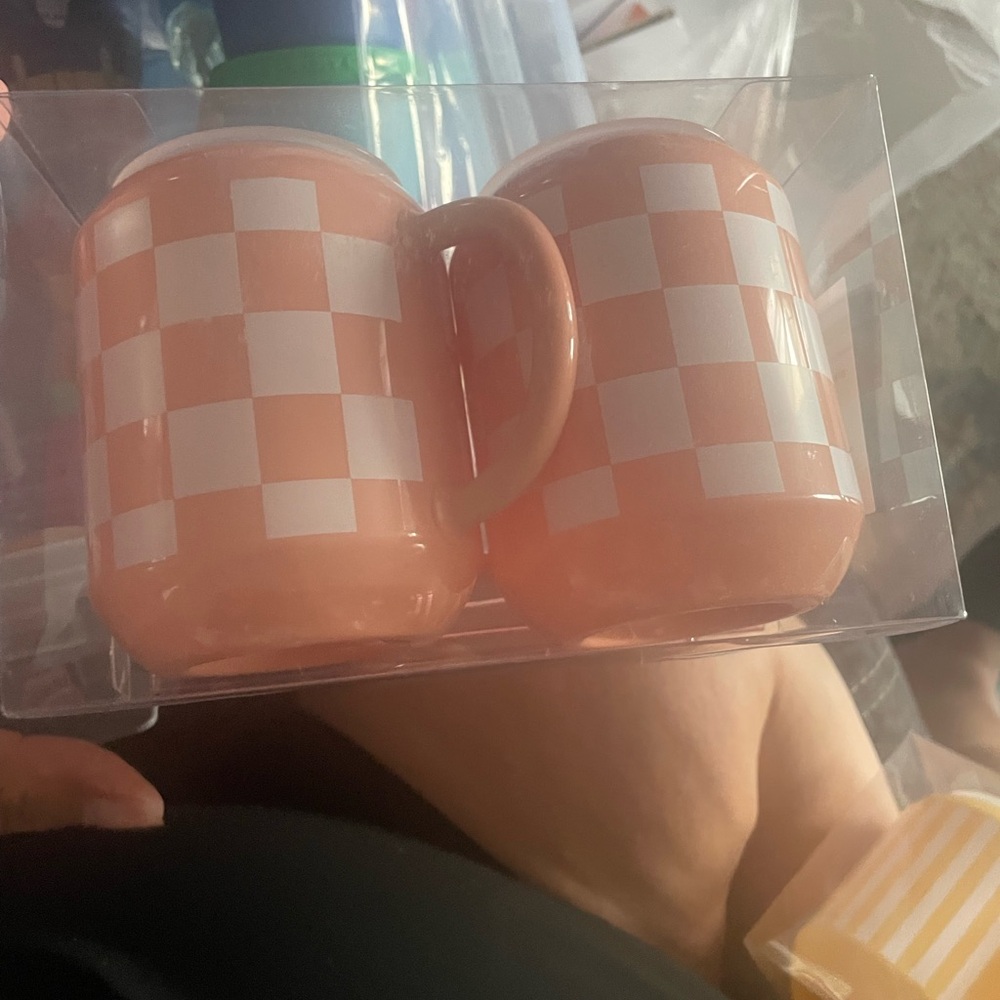Peach Checkered Mugs Set